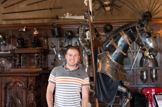 Warwick_castle_september_2015_me_horse