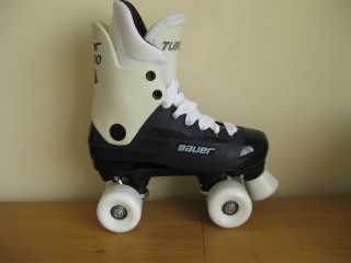 White_and_blue_quad_skate