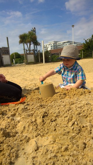 ethan_in_the_sand_butlins_2017