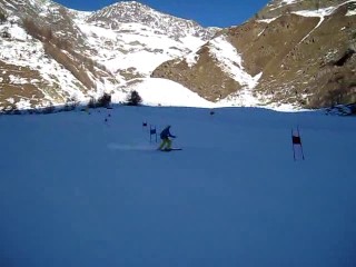 me_skiing_slalom