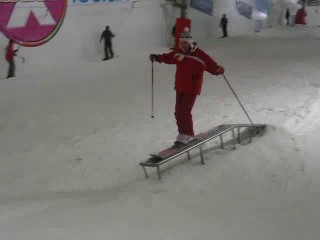 skiing_grinding_at_xscape_09